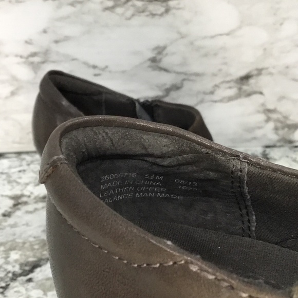 Clarks Women's Brown Leather Ankle Bootie - Picture 6 of 12